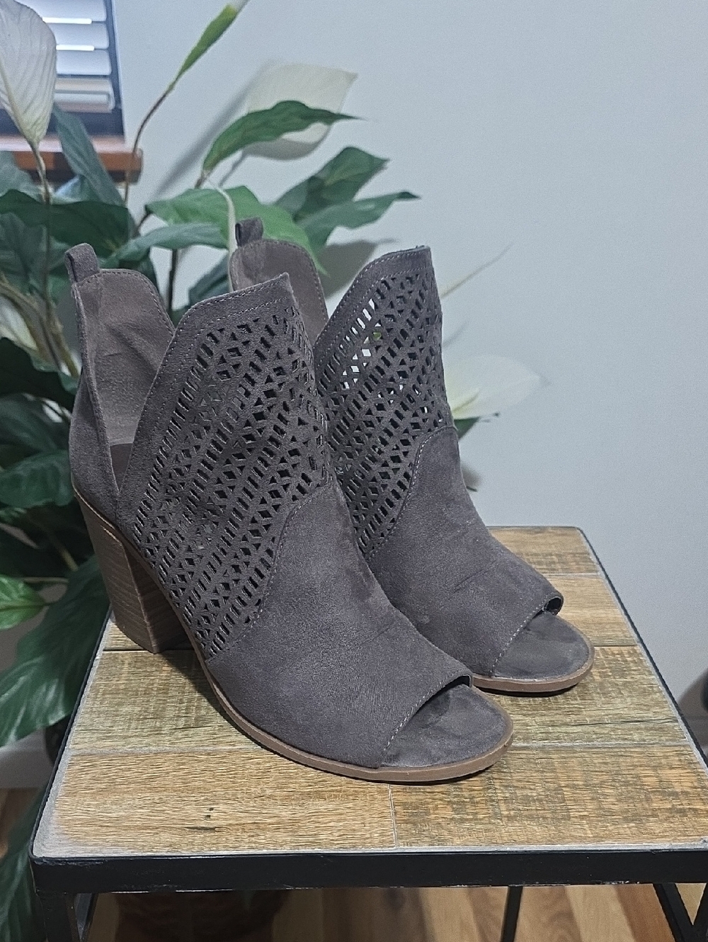 Steve Madden Peep Toe Cut Out Block Heel Bootie Gray Womens 8